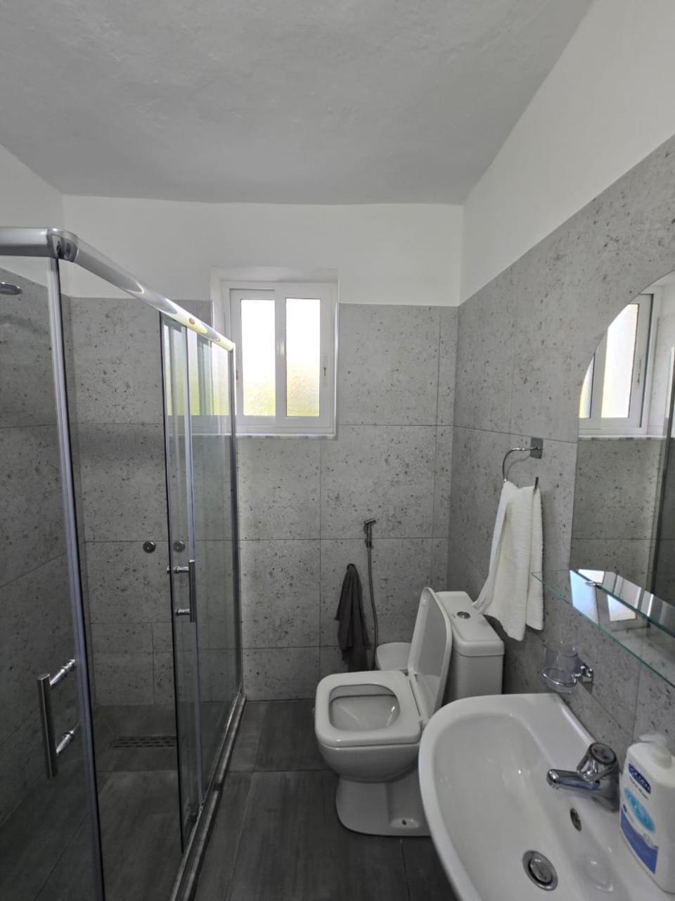 Aliaj Guest House Берат Экстерьер фото